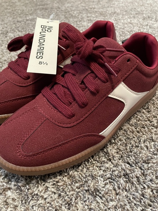 No Boundaries Shoes - Women’s No Boundaries Maroon Burgundy Sneakers NWT